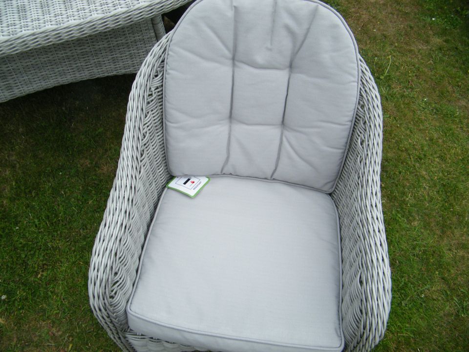 Stunning Maze Rattan 6 Seater Dining Set with Ice Bucket